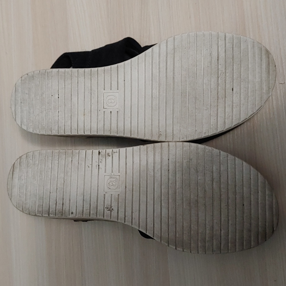 Bzees Roma Corked Wedge Sandals - Picture 5 of 8